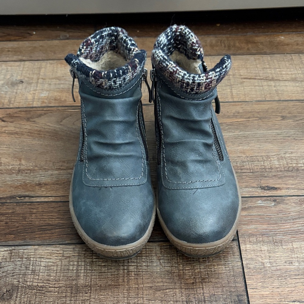 Spring Step Stylish Blue Ankle Boots with Patterned Cuff